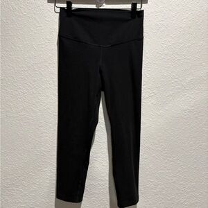 Old Navy‎ Active — Size Small— Black High-Waisted Leggings Capri Length